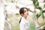 李沁白色衬衫裙优雅气质写真
