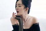 Yang Mi's seductive sexy photo in black gauze starlight skirt