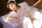 Photo pictures of charming and sexy beauties in white wedding dresses