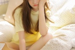 黄色长发美女性感美腿写真