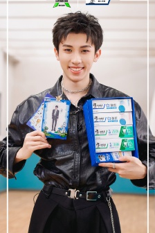 INTO1 Lin Mo HD pictures and photos