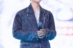 Wang Yuan handsome photo in gray denim suit