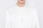 Zhang Zhehan's cool and handsome photo in white shirt