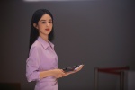 Zhao Liying's elegant temperament photo in purple shirt
