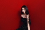 Guan Xiaotong sexy photo pictures in floating gauze off-shoulder dress