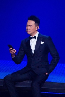 Xie Tianhua - the brother who overcame all obstacles - stills from the third issue