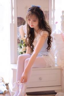 美麗又性感美女蕾絲睡衣寫真