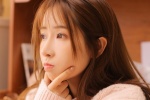 Pure long-haired beauty pictures wallpaper