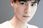 Handsome celebrity Hu Yitian mobile wallpaper pictures