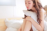大膽美女吊帶美腿性感誘惑寫真
