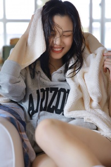 性感活力美女湿发诱惑迷人写真