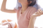 粉嫩可愛女生居家慵懶寫真照圖片