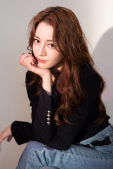 迪麗熱巴氣質寫真高清手機壁紙