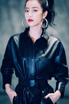 Female star Zhou Yutong mobile wallpaper picture