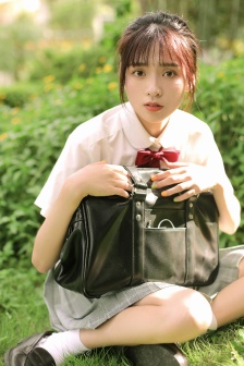 超短裙美女户外学院制服写真