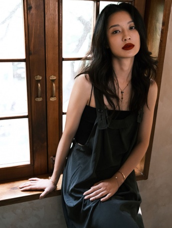 Sun Jiayu's hot red lips retro sexy photo