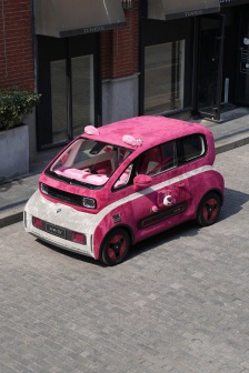 KiWi草莓熊联名汽车实物图