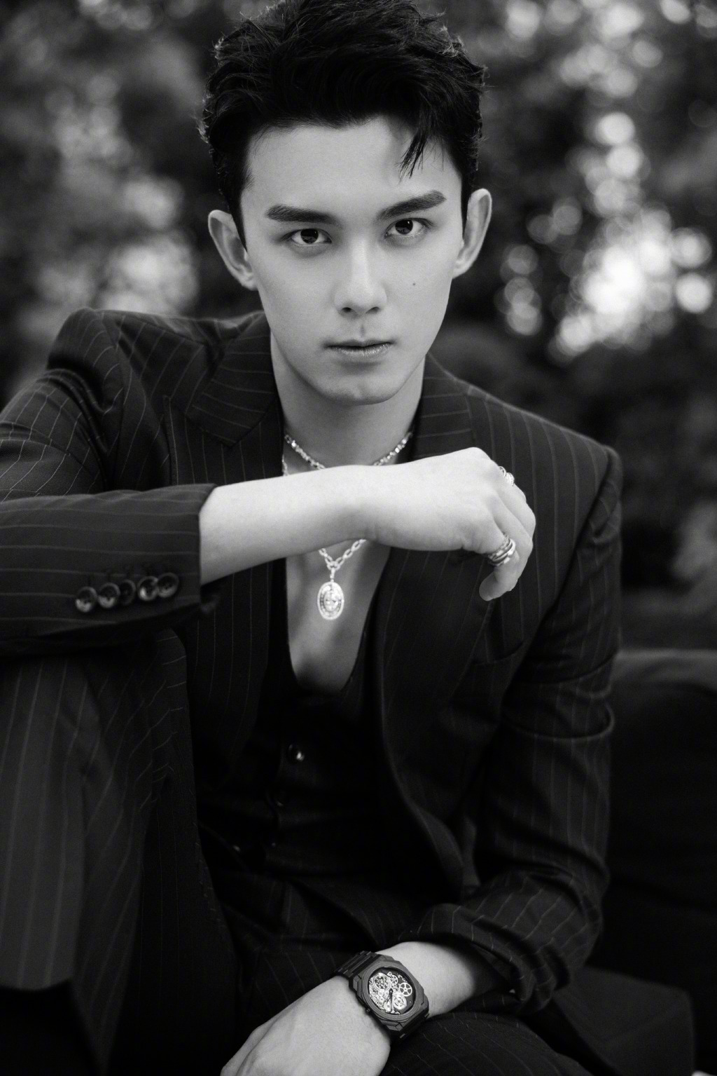 吴磊20岁的生日写真充满了少年感，全新的起点