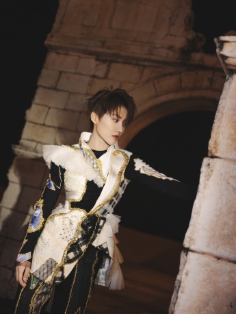 Liu Yuxin spliced ​​palace style fashion photo pictures