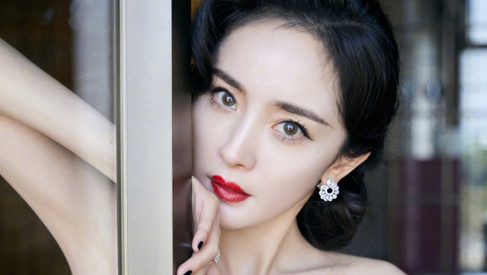 Yang Mi sexy photo desktop wallpaper