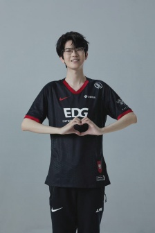 EDGjiejie handsome team uniform mobile wallpaper