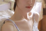 吊带美女妖娆性感卧室写真