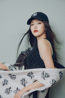 唐嫣戴棒球帽时尚封面写真