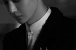 王一博黑西装侧颜手机壁纸