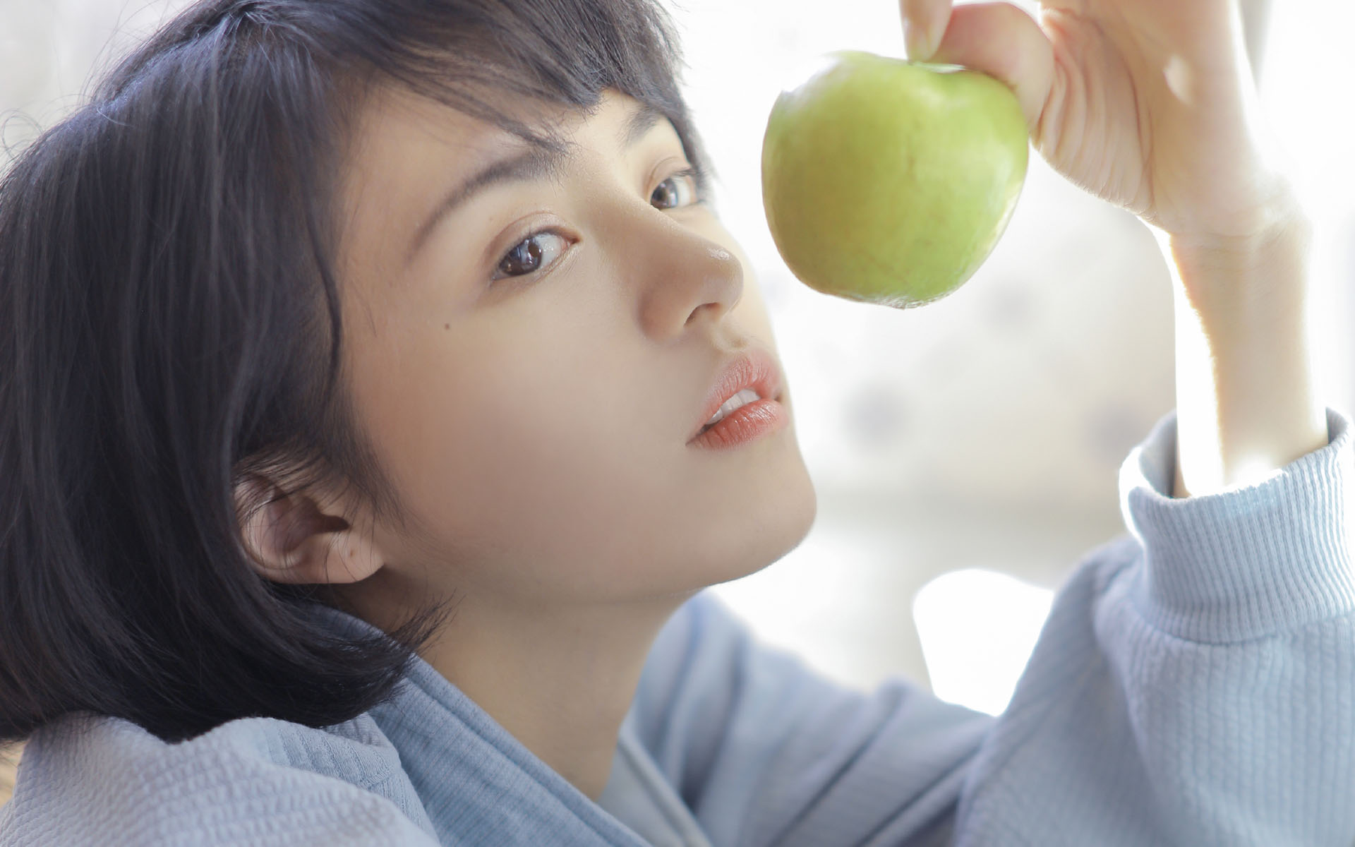 养眼居家少女写真图片桌面壁纸