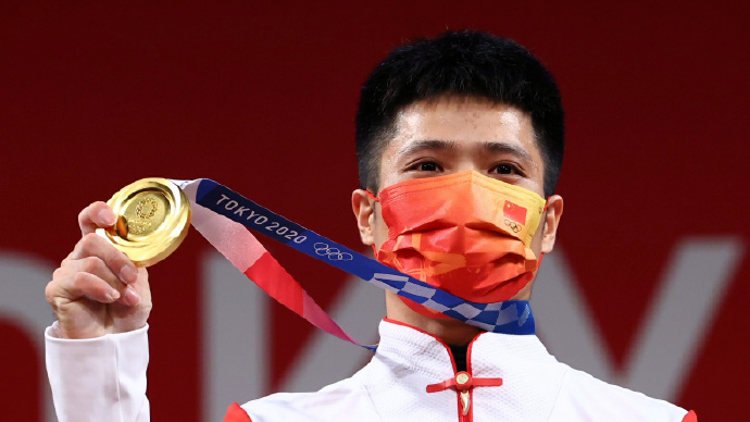 李发彬获男子举重61公斤级金牌