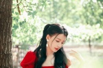 Sun Yi's sweet and sexy photo in red rose princess dress