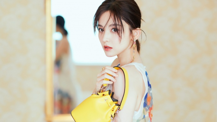 Sexy beauty Guli Nazha desktop wallpaper picture