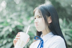 毕业季美女学生妹图片桌面壁纸