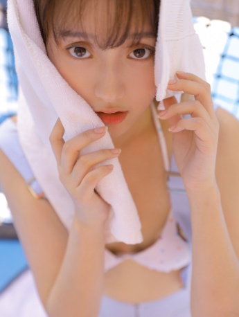 网球少女户外性感内衣诱惑写真