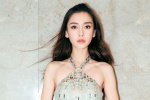 Angelababy露肩挂脖礼服性感写真壁纸