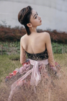 Wu Jinyan ELLE Fashion Ceremony Sexy Photo Pictures