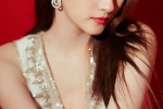 Guan Xiaotong deep V dress sexy photo mobile wallpaper