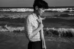 Deng Lun's black and white textured photo of seaside atmosphere