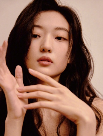 Sun Qian《ELLE》fashion magazine photo pictures