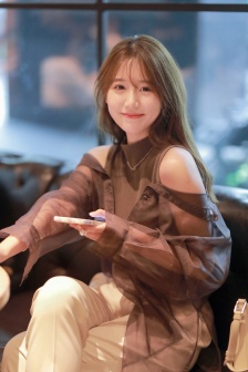 網紅美女一栗莎子生活照圖片