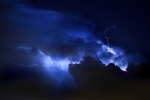 Shocking thunder and lightning weather without watermark computer wallpaper
