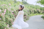 Pictures and photos of beautiful girls in the spring flower season