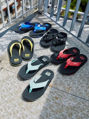 atmos聯名REEF推出開瓶器拖鞋細節圖