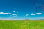 2021年6月藍天白雲草地桌麵日曆壁紙