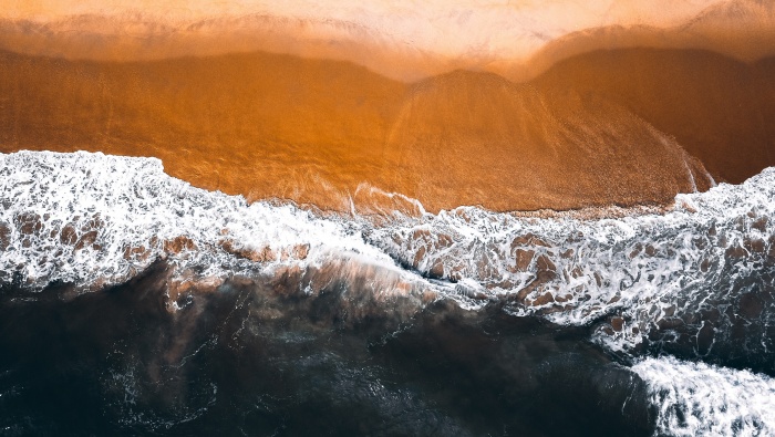 奔腾的海浪浪花图片桌面壁纸