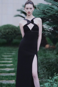 Qiu Tian black dress low-cut backless sexy photo