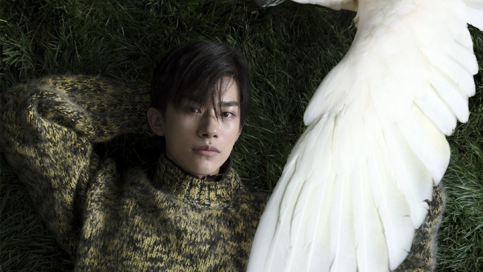 帅哥易烊千玺夜拍写真壁纸