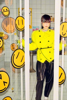 Li Yuchun convenience store fashion magazine photo shoot