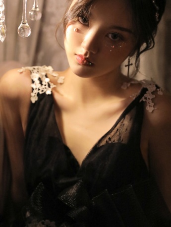 美女御姐魅惑性感私房写真