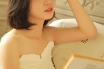 文藝少女白嫩肌膚性感吊帶寫真